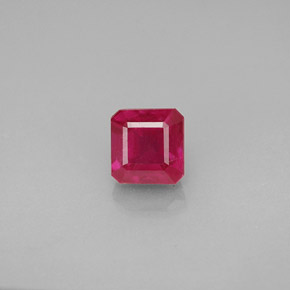 1.38カラットの天然ピンクレッドルビー（5.4×5.3 mm・エメラルドカット）