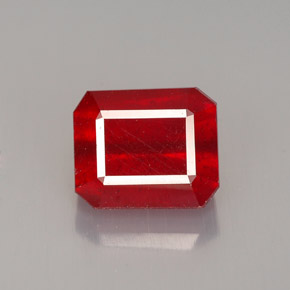 3.28カラットの天然レッドルビー（8.1×6.8 mm・エメラルドカット）