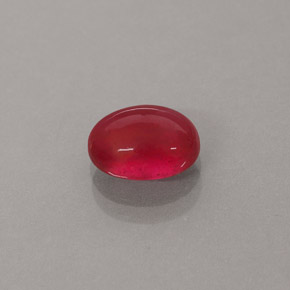 2.46カラットの天然レッドルビー（8.5×6.4 mm・透明）