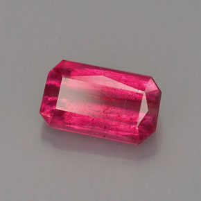 1.13カラットの天然ピンクレッドルビー（7.4×4.4 mm・エメラルドカット）