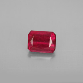 1.35カラットの天然ピンクレッドルビー（6.6×5 mm・エメラルドカット）