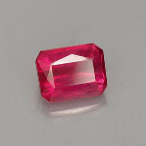 1.00カラットの天然ピンクレッドルビー（5.9×4.6 mm・エメラルドカット）