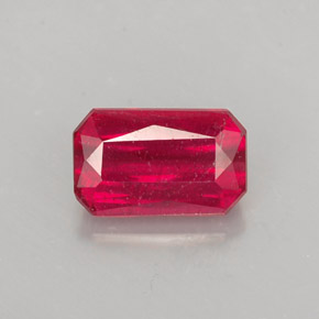 1.61カラットの天然ピンクレッドルビー（8×5 mm・エメラルドカット）