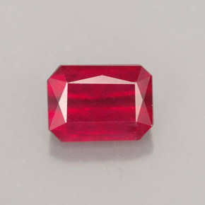 1.82カラットの天然レッドルビー（7.5×5.5 mm・エメラルドカット）