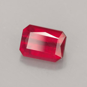 1.82カラットの天然レッドルビー（7.5×5.5 mm・エメラルドカット）
