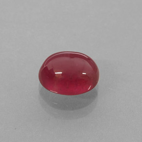 2.82カラットの天然レッドルビー（8.4×6.6 mm・透明）
