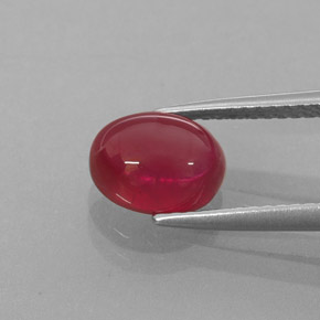 2.82カラットの天然レッドルビー（8.4×6.6 mm・透明）