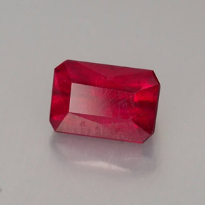 1.26カラットの天然ピンクレッドルビー（6.6×4.5 mm・エメラルドカット）