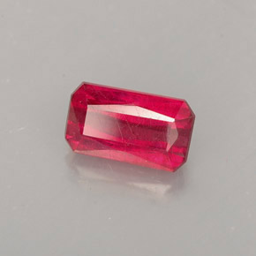 1.14カラットの天然ピンクレッドルビー（7.3×4.2 mm・エメラルドカット）