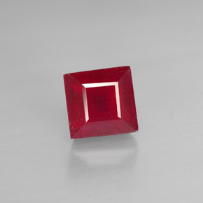1.94カラットの天然レッドルビー（6×5.8 mm・四角）