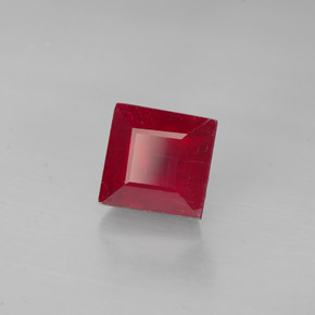 1.94カラットの天然レッドルビー（6×5.8 mm・四角）