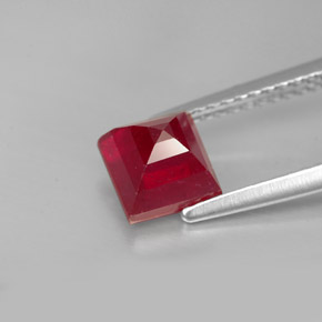 1.94カラットの天然レッドルビー（6×5.8 mm・四角）