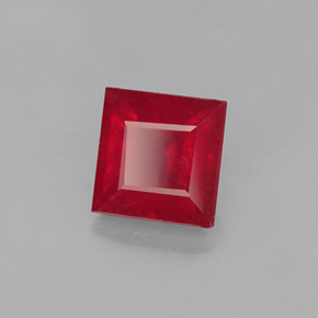 1.45カラットの天然レッドルビー（6.2×6 mm・四角）