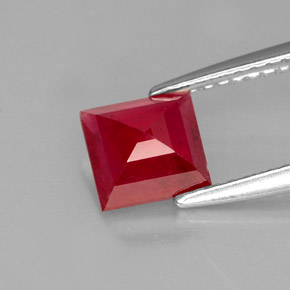 1.45カラットの天然レッドルビー（6.2×6 mm・四角）
