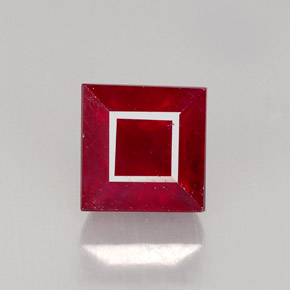 2.39カラットの天然レッドルビー（6.2×6.2 mm・四角）