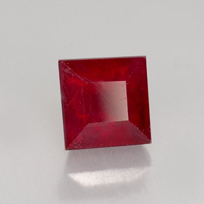 2.39カラットの天然レッドルビー（6.2×6.2 mm・四角）