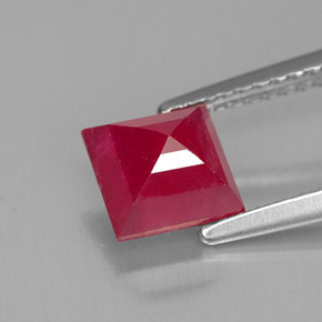 1.73カラットの天然ピンクレッドルビー（6.2×6 mm・四角）