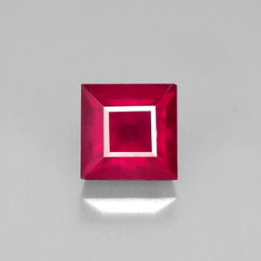 1.92カラットの天然レッドルビー（6.1×6.1 mm・四角）