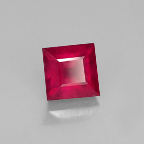 1.92カラットの天然レッドルビー（6.1×6.1 mm・四角）