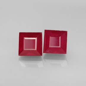 カラットの天然レッドルビー（6.2×6.1 mm・四角）