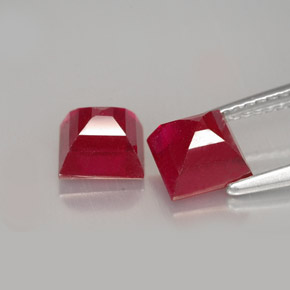 カラットの天然レッドルビー（6.2×6.1 mm・四角）