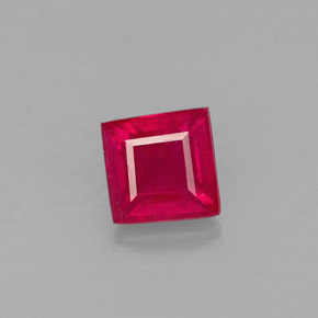 0.83カラットの天然レッドルビー（4.9×4.8 mm・四角）