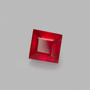 0.87カラットの天然レッドルビー（4.9×4.9 mm・四角）