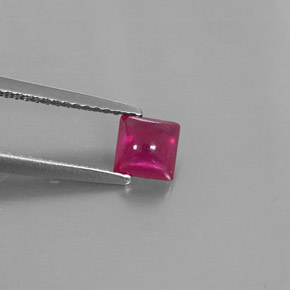 1.00カラットの天然レッドルビー（5.1×5 mm・透明）
