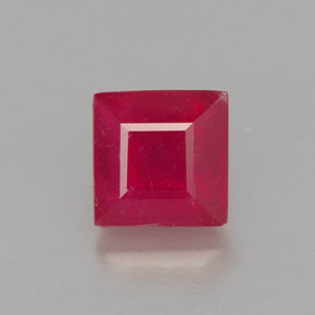 1.12カラットの天然レッドルビー（5.1×5.1 mm・四角）