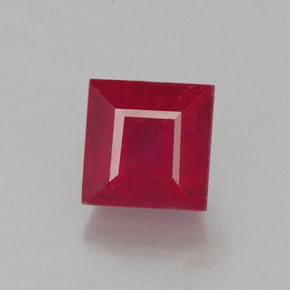 1.31カラットの天然レッドルビー（5.1×5.1 mm・四角）