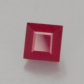 1.31カラットの天然レッドルビー（5.1×5.1 mm・四角）
