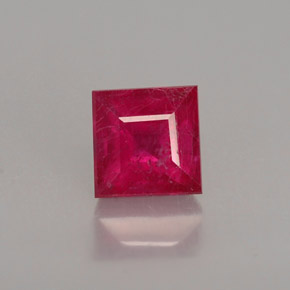 0.85カラットの天然レッドルビー（4.7×4.7 mm・四角）