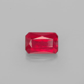 1.11カラットの天然レッドルビー（6.7×4.4 mm・エメラルドカット）