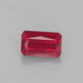 1.31カラットの天然レッドルビー（7.1×4.5 mm・エメラルドカット）