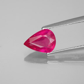 1.55カラットの天然ピンクレッドルビー（8.3×6.1 mm・洋梨の形）