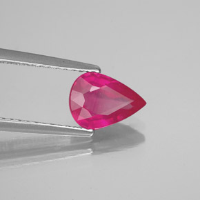 1.55カラットの天然ピンクレッドルビー（8.3×6.1 mm・洋梨の形）