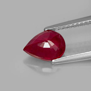 1.58カラットの天然ピンクレッドルビー（8.2×6.1 mm・洋梨の形）