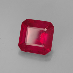 1.59カラットの天然レッドルビー（6.5×6.5 mm・エメラルドカット）