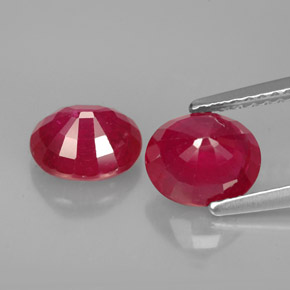 カラットの天然レッドルビー（7.4×6.4 mm・オーバルカット）