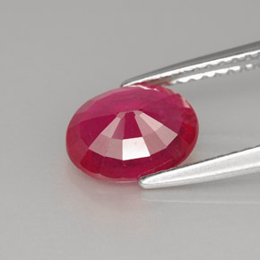 1.93カラットの天然ピンクレッドルビー（8.5×6.8 mm・オーバルカット）