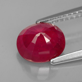 1.94カラットの天然レッドルビー（7.8×7 mm・オーバルカット）