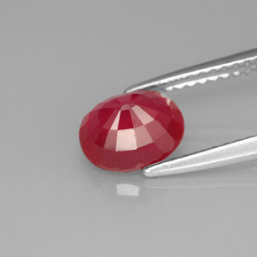 1.92カラットの天然ピンクレッドルビー（7.7×6.5 mm・オーバルカット）
