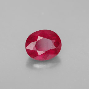 1.70カラットの天然ピンクレッドルビー（7.6×6.3 mm・オーバルカット）