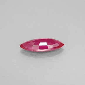 1.61カラットの天然ピンクレッドルビー（12.1×5 mm・マーキス）