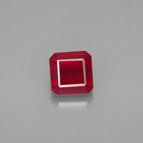 1.88カラットの天然ピンクレッドルビー（6.3×6.1 mm・エメラルドカット）