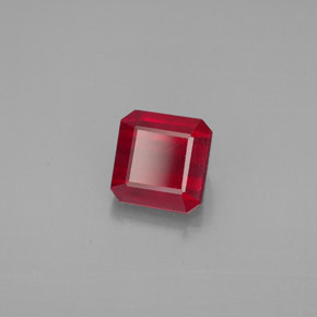1.88カラットの天然ピンクレッドルビー（6.3×6.1 mm・エメラルドカット）