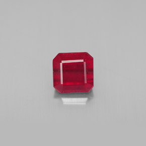 1.70カラットの天然ピンクレッドルビー（5.9×5.8 mm・エメラルドカット）