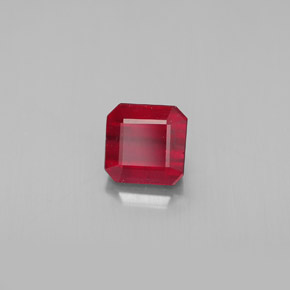 1.70カラットの天然ピンクレッドルビー（5.9×5.8 mm・エメラルドカット）