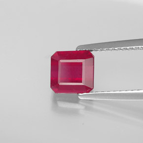 1.86カラットの天然ピンクレッドルビー（6.2×6.1 mm・エメラルドカット）