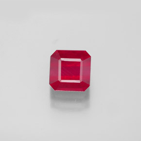 1.98カラットの天然ピンクレッドルビー（6.1×6.1 mm・エメラルドカット）